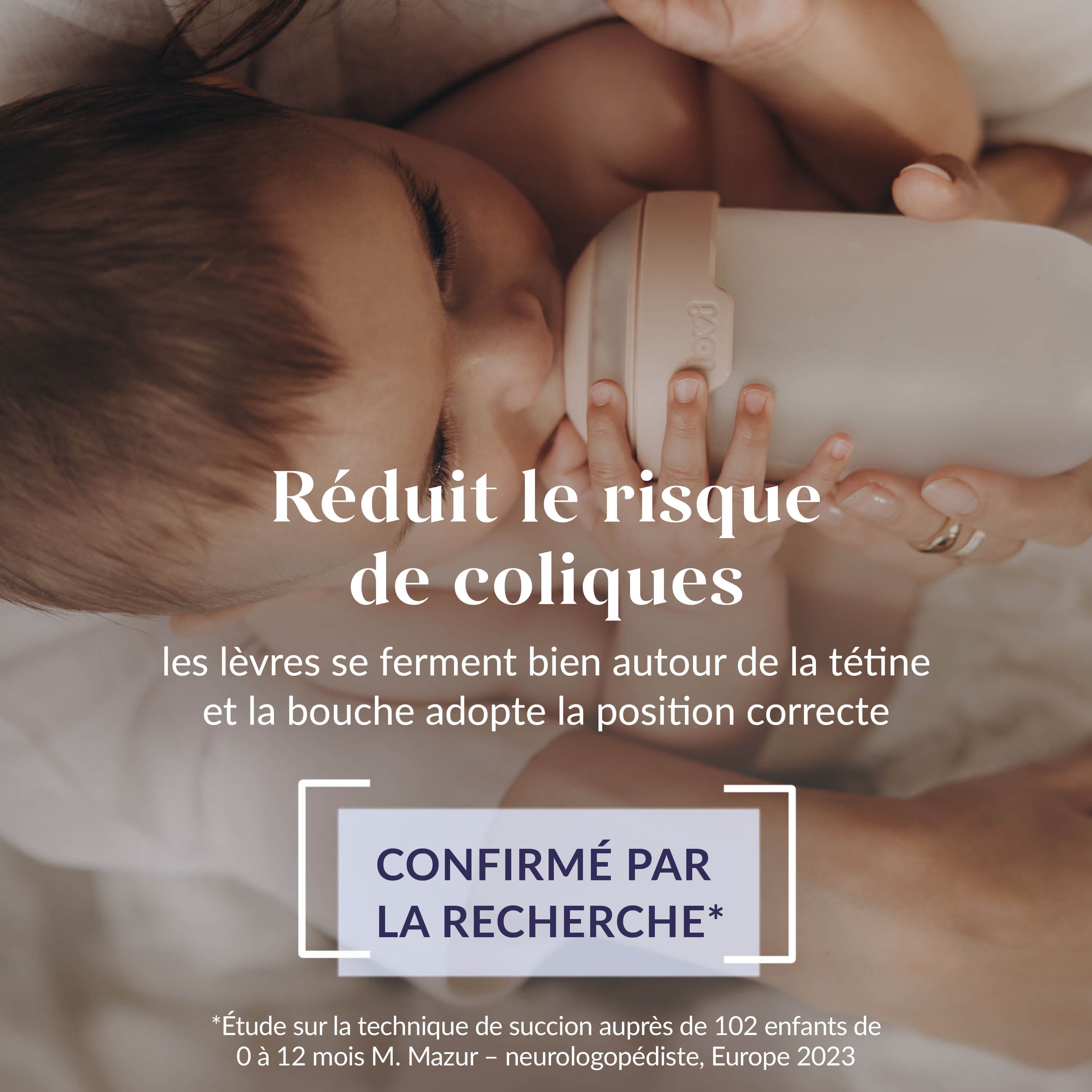 Bébé buvant au biberon Mammafeel Difrax LOVI tenu par sa mère, avec une bonne fermeture des lèvres et position de la bouche pour réduire les coliques.