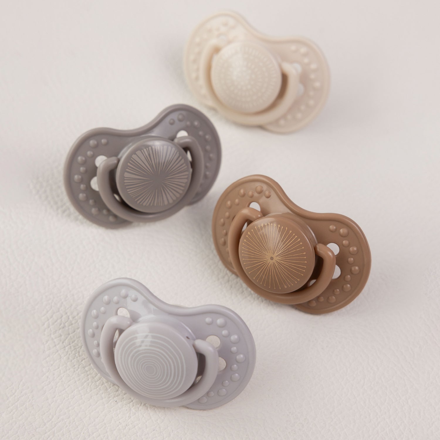 Différentes couleurs de tétines beiges