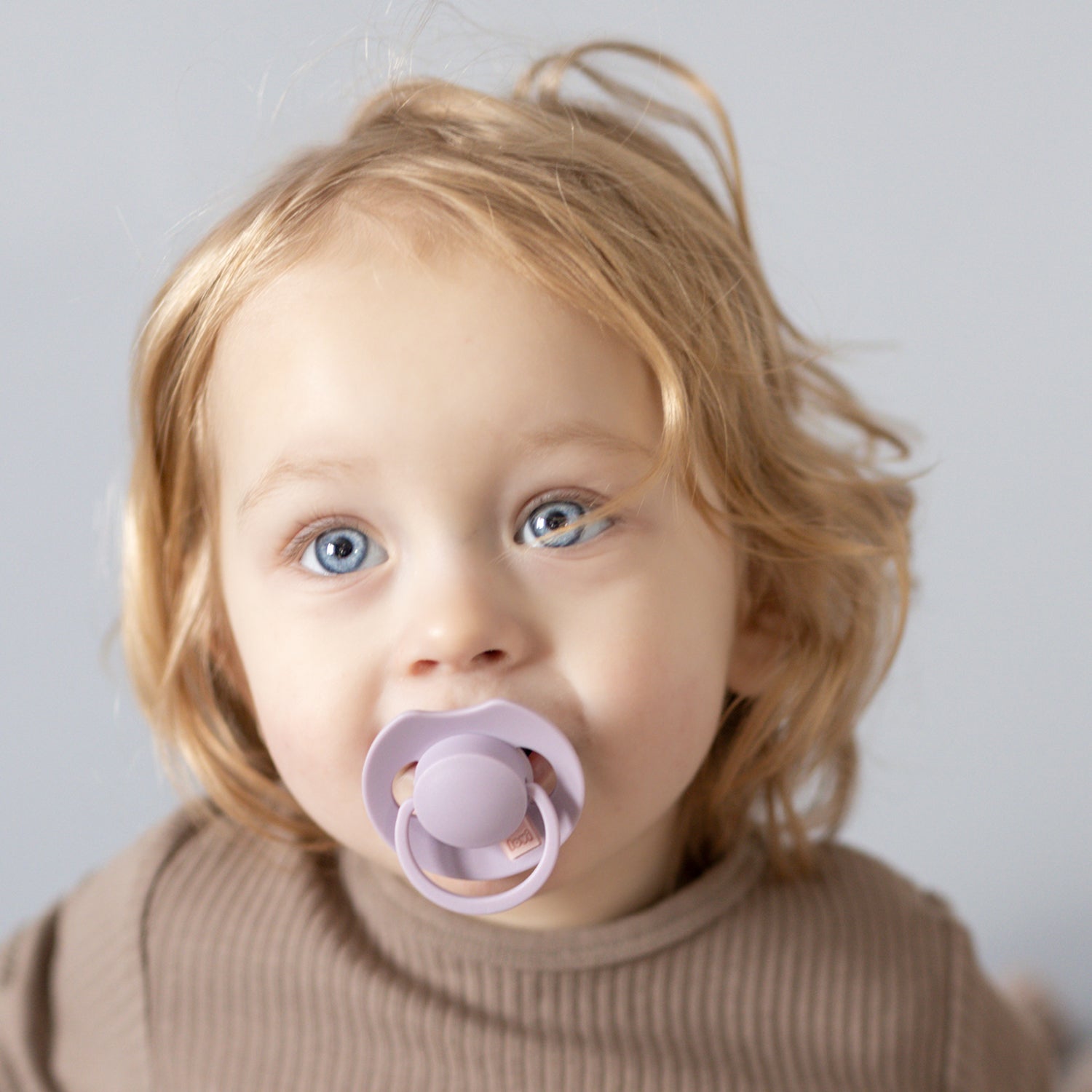 Sucette dynamique Prime dans les couleurs lila et violet, 18+ mois