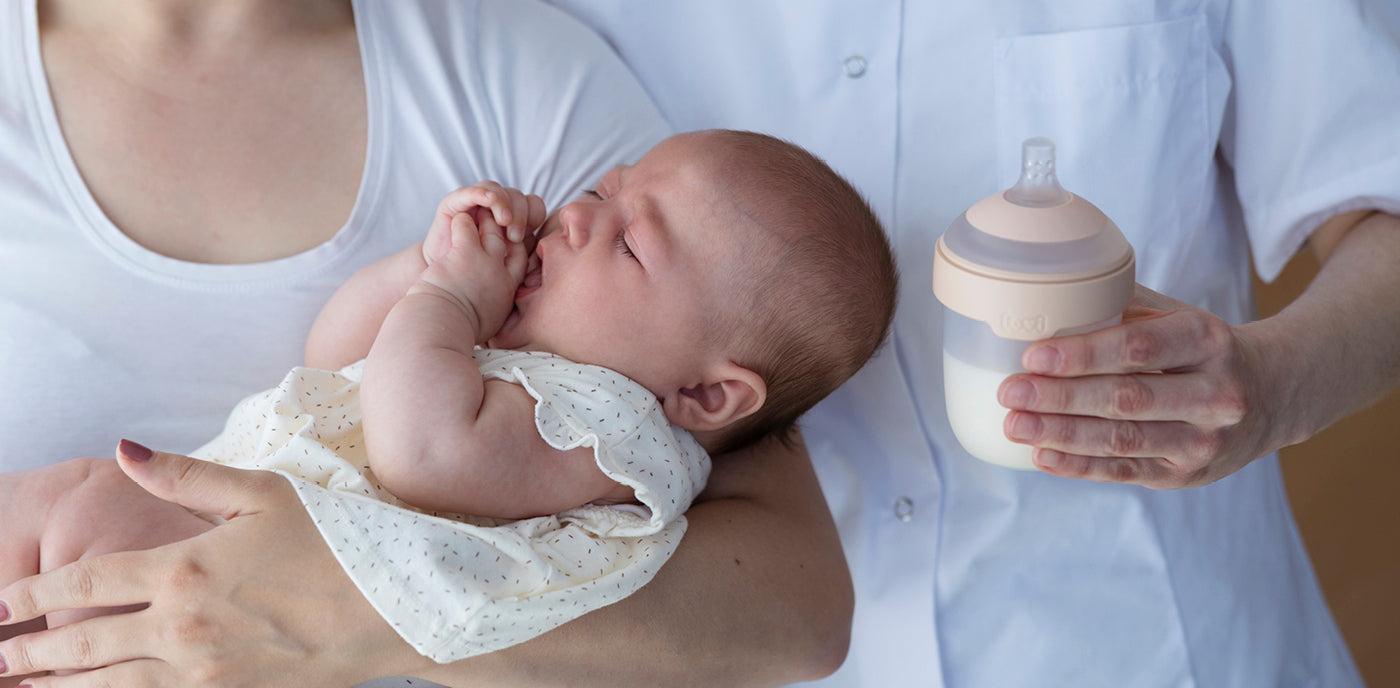 Mère tenant son bébé lors de la période post-partum