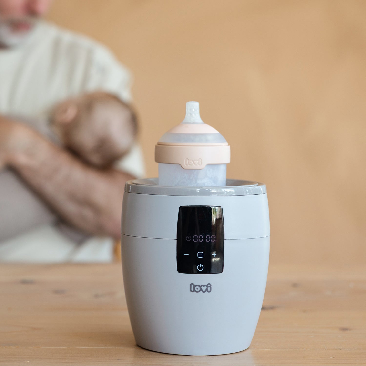 Le chauffe-biberon Difrax LOVI est la solution tout-en-un pour réchauffer rapidement et en toute sécurité les biberons et les repas. 