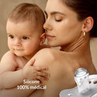 Mère tenant son bébé avec la sucette Difrax LOVI Buddy Bear Nouveau-né 0-2 mois, silicone 100% médical, petit bouclier, anneau phosphorescent
