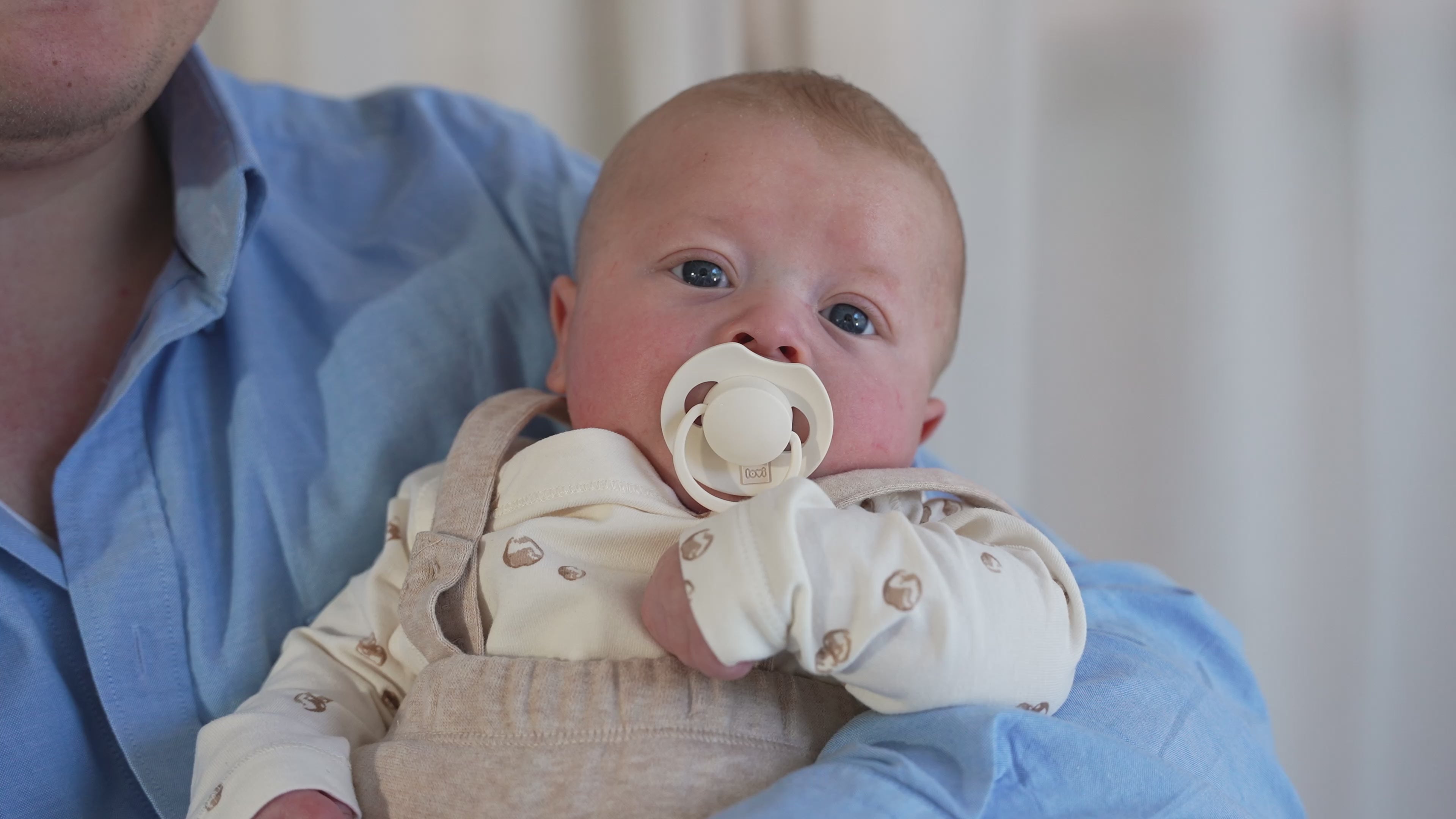Vidéo présentant les 12 couleurs de la collection Prime de tétines bébé